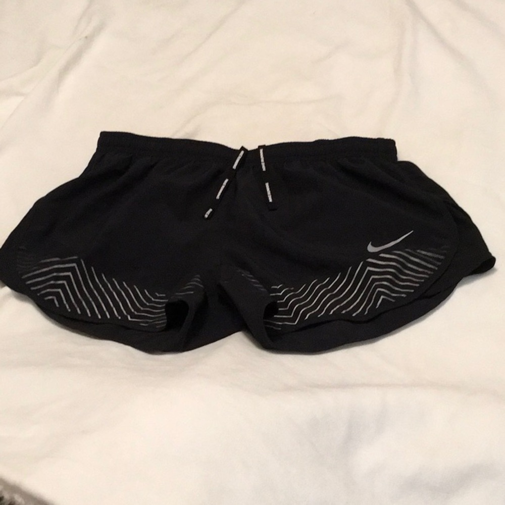 🏃🏼‍♀️3/$12 GUC NIKE RUNNING SHORTS